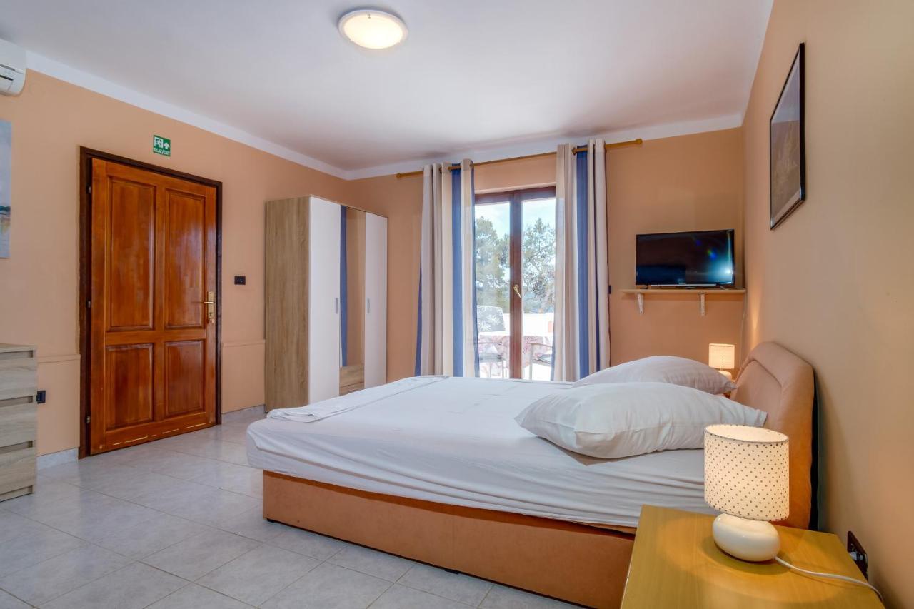 Apartments Villa Julija Mali Lošinj Zewnętrze zdjęcie